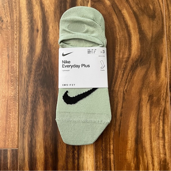 Bundle of Nike womens socks - Picture 4 of 5